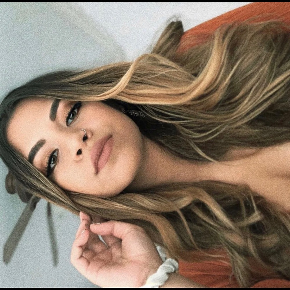 22” Donna Bella tape in extensions (pre-owned)